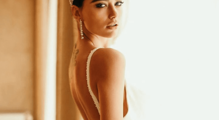 Find bridal hair and makeup tips for outdoor summer weddings on our blog.